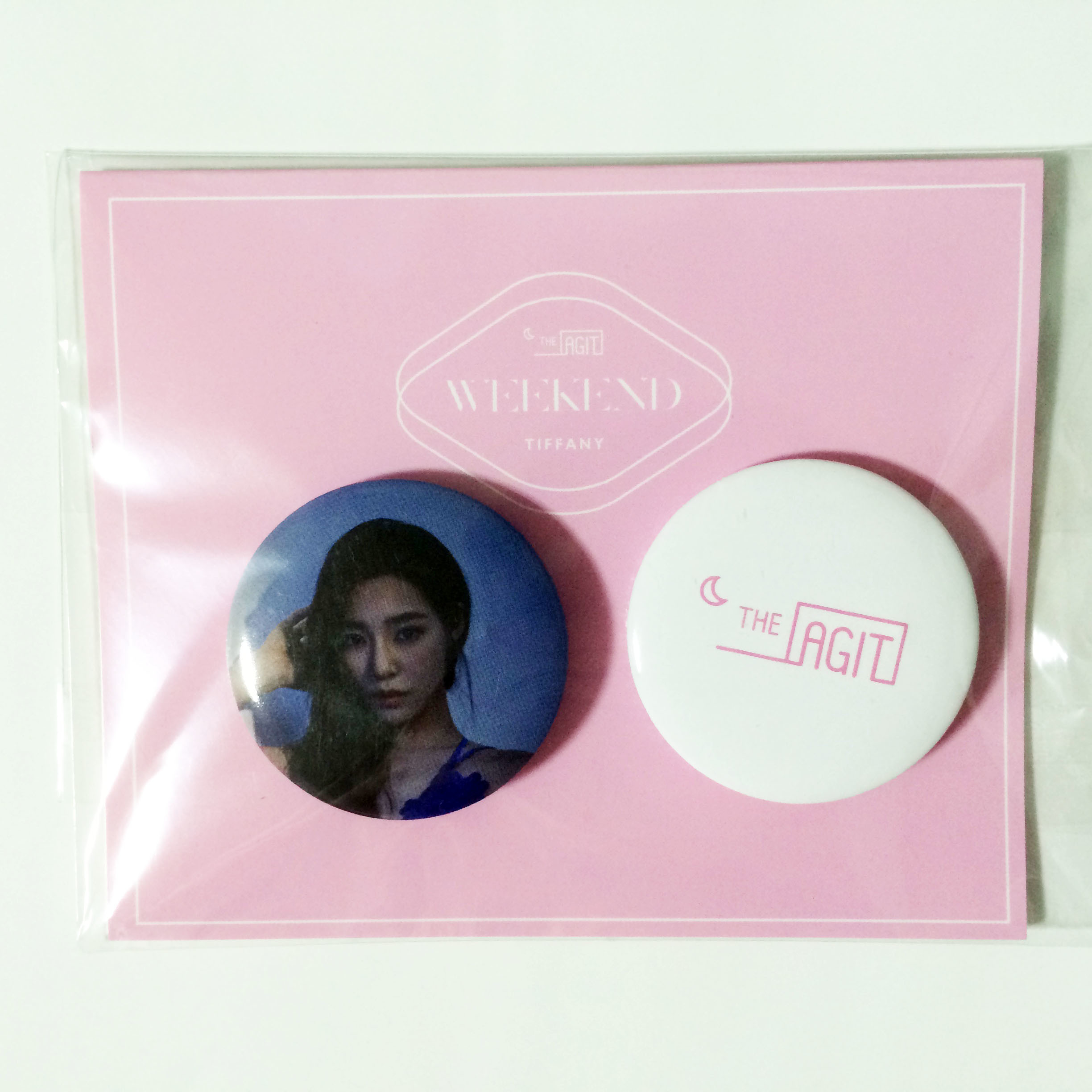 【クリックでお店のこの商品のページへ】SM EntertainmentSM Coex Girls Generation Tiffany Weekend THE AGIT Official Pin Button Set