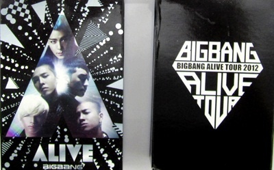 【クリックでお店のこの商品のページへ】ポーカーギフトカードを取り巻くBIGBANG BB 5シリーズBLUE ALIVEコンサートカレンダー