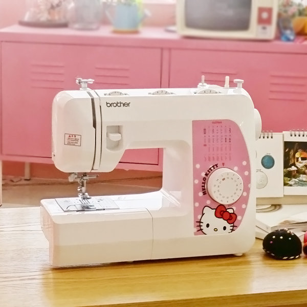 【クリックで詳細表示】ブラザーBROTHER 2016 NEW！！ Hello Kitty Sewing Machine GS2786K / 27 Stitch Types / LED Lighting / Transparent Bottom Thread Window / Zipper Sewing / Home Use Sewing Machine [Free Shipping]