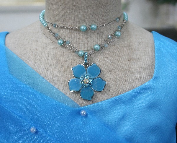 【クリックで詳細表示】お花とラインストーン・パールのネックレス(ブルー)