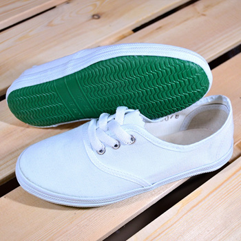 White canvas sales tennis shoes