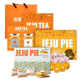 Qoo10 - ☆Jeju Pie Gift Set☆Happy New Year Korea Premium Cookies Gift  Set/Teati : Food