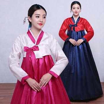File:Girl wearing a Hanbok traditional Korean costumes in Gyeongju.jpg -  Wikimedia Commons