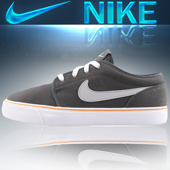 nike toki sneakers