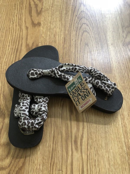 sanuk cheetah flip flops