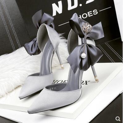 wedding shoes with bow