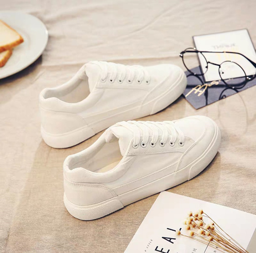 Qoo10 - Classic White Sneakers! Cushioned Canvas Sneakers Shoes Men ...