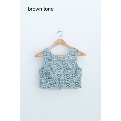 32. sleeveless motif crop top - brown tone - free