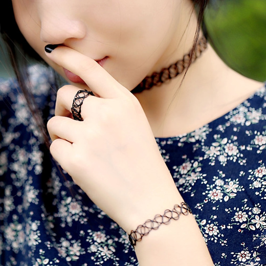 entreprenør Præstation Staple Qoo10 - Charming Vintage Style 90 s Black Tattoo Choker Necklace Bracelet  Ring... : Women's Clothing