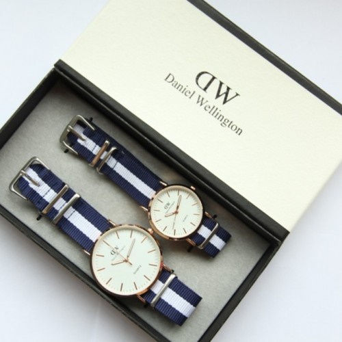 Bekræftelse motor Link Qoo10 - Daniel Wellington Classic Black Nylon Couple Watch DW Jam Tangan  Coupl... : Watch & Jewelry