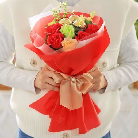 Qoo10 - Rosa Ferrero Rocher Bouquet Red Chocolate Candy Gift Bouquet : Food