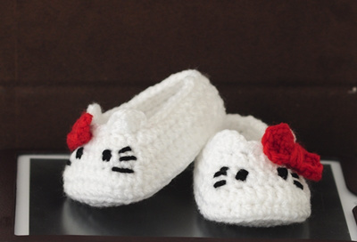 handmade baby woolen shoes