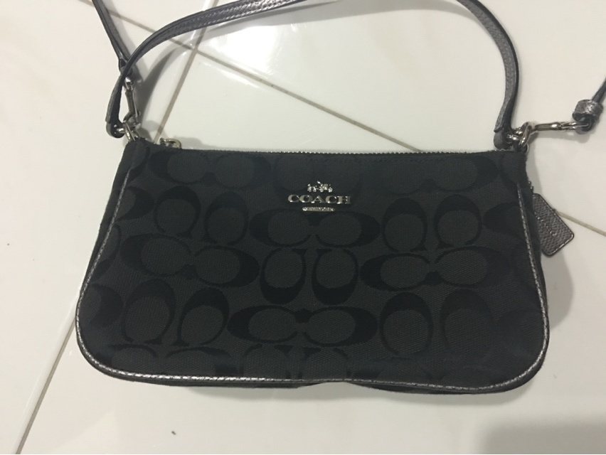 coach sling bag latest