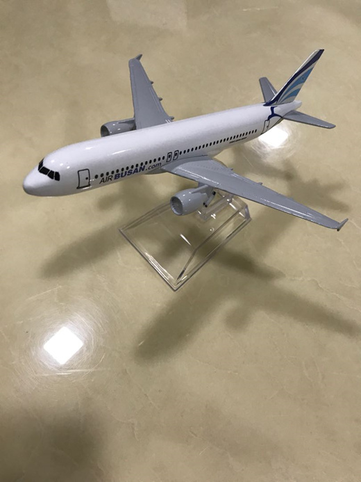 diecast commercial airplanes
